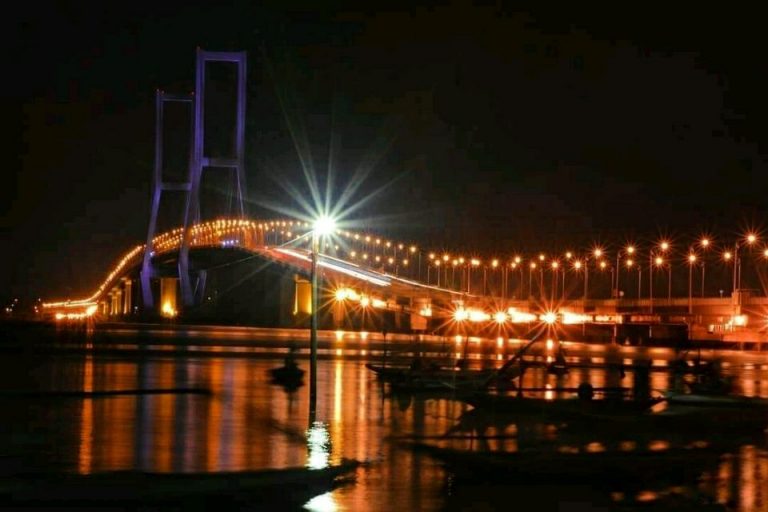 Picture of Cantiknya Suramadu Bridge Surabaya